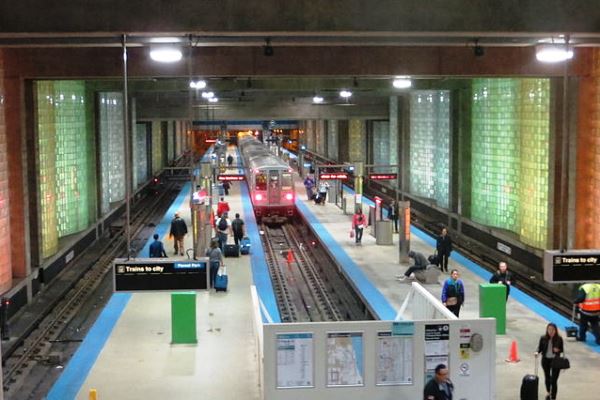 La O’Hare Blue Line Station del metro de Chicago / Foto: David Wilson, de Oak Park, Illinois, a Wikimedia Commons