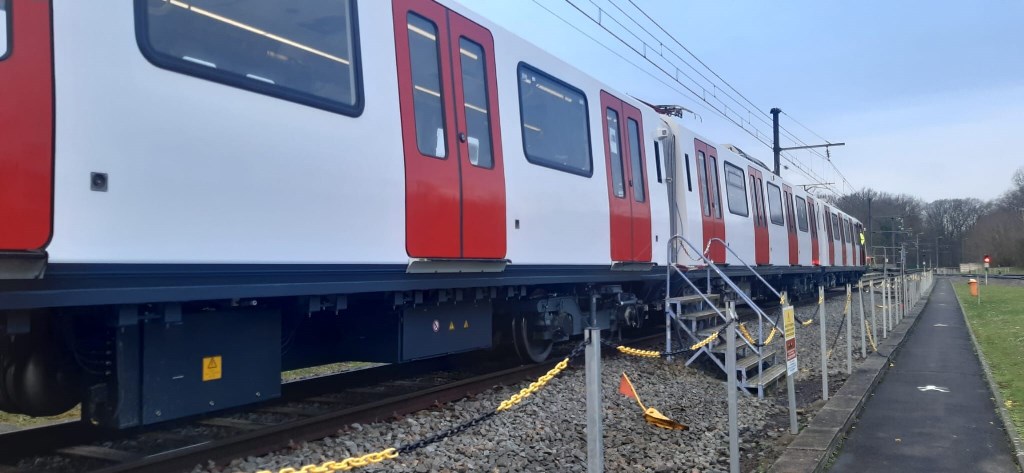 El tren de proves estacionat al centre d'assajos d'Alstom / Foto: TMB