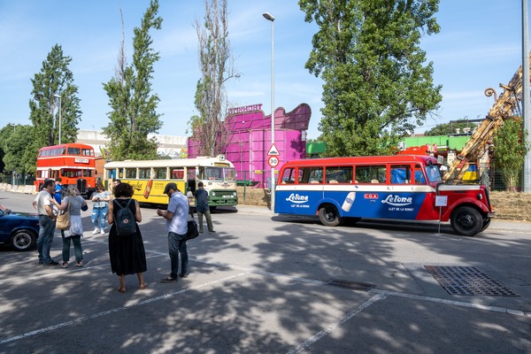 Els autobusos clàssics visiten Sant Martí. /Foto: M.A. CUARTERO (TMB)