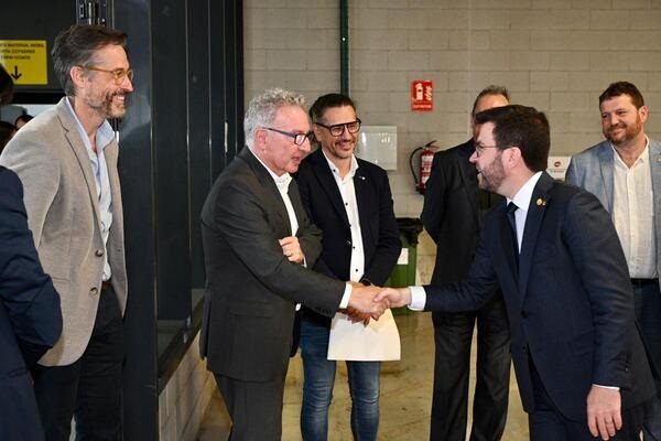 El conseller delegat de TMB, Gerardo Lertxundi rep el Molt Honorable president de la Generalitat, Pere Aragonès. /Foto: M.A.CUARTERO (TMB)