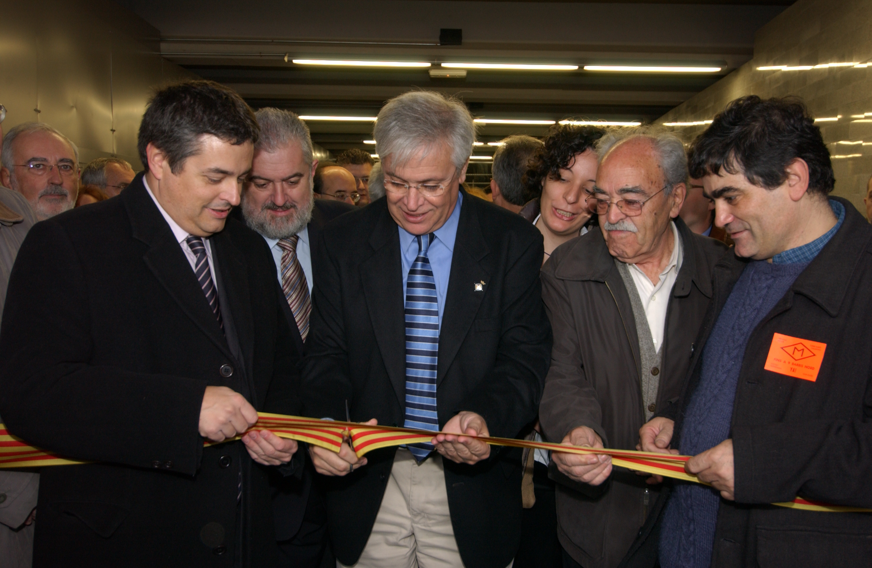 Autoritats i representants veïnals van inaugurar la nova línia 11 / Arxiu TMB
