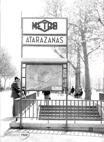 Accés de l'estació de Drassanes l'any 1969, quan s'anomenava Atarazanas / Foto: Arxiu TMB