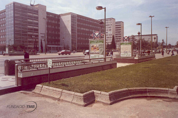 Imatge d'arxiu de l'exterior de l'estació Palacio Real (avui Palau Reial) l'any 1975 / Foto: Arxiu TMB