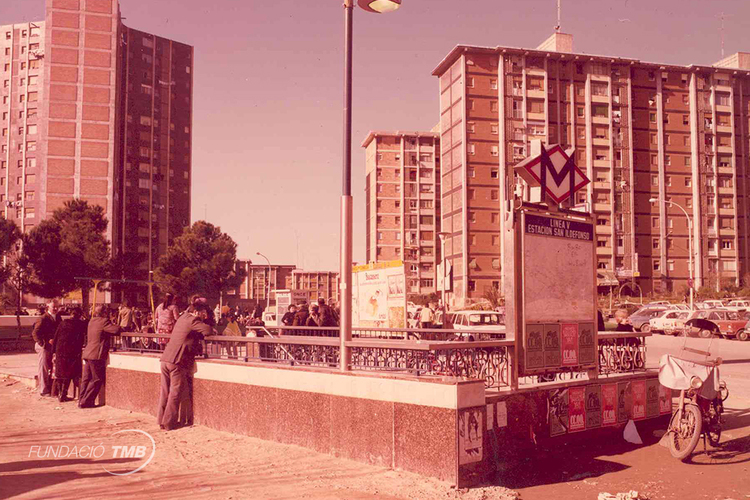 Aspecte de l'exterior de l'estació Sant Ildefons l'any 1978, llavors amb el nom de San Ildefonso / Foto: Arxiu TMB