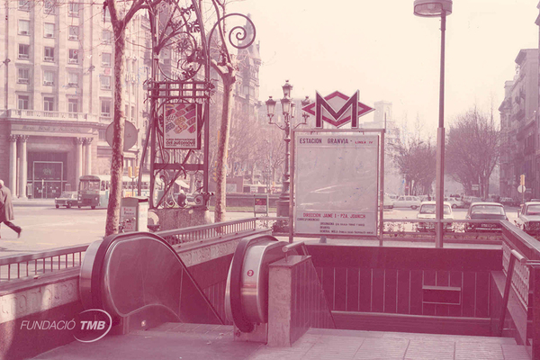 Accés el 1973 a passeig de Gràcia amb la Gran Via, l'estació Pg. de Gràcia va néixer precisament amb el nom Gran Vía / Foto: Arxiu TMB