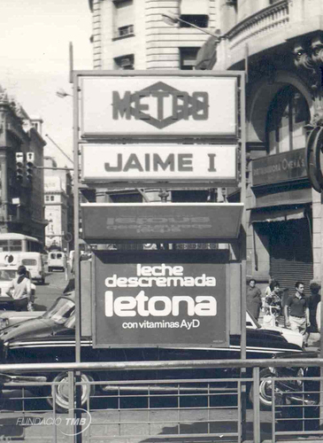 Rotulació exterior de Jaume I, l'any 1973, amb el nom en castellà / Foto: Arxiu TMB