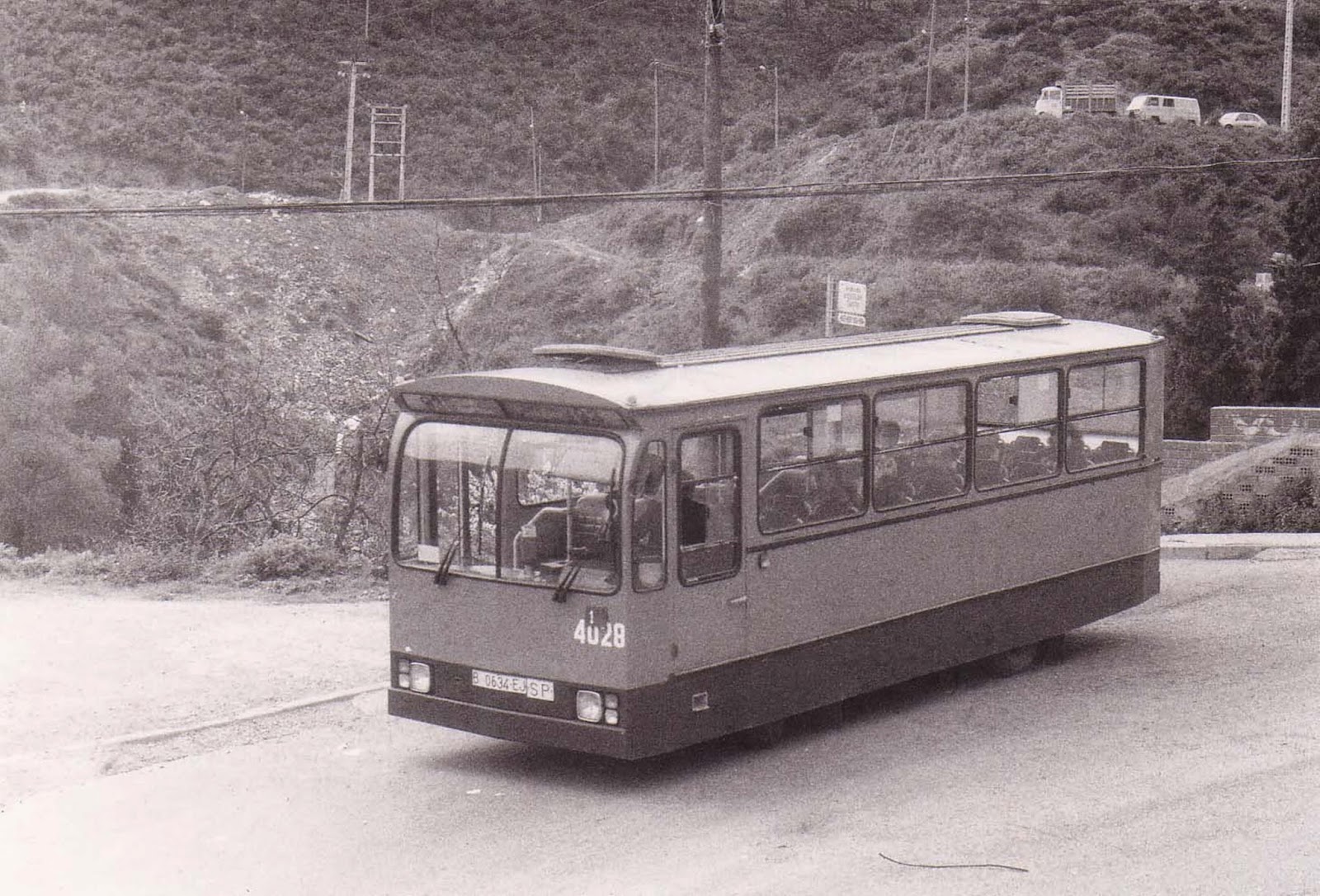 Un microbús Ebro 66/7 T de l'època a Torre Baró a prinicpis dels anys 80 / Foto: Bloc 'El tranvía 48'