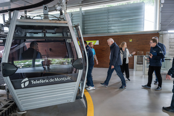 Els participants del grup de treball de Transport per Cable de la UITP en la visita al Telefèric de Montjuïc / Foto: Pep Herrero (TMB) Els participants del grup de treball de Transport per Cable de la UITP en la visita al Telefèric de Montjuïc / Foto: Pep Herrero (TMB)