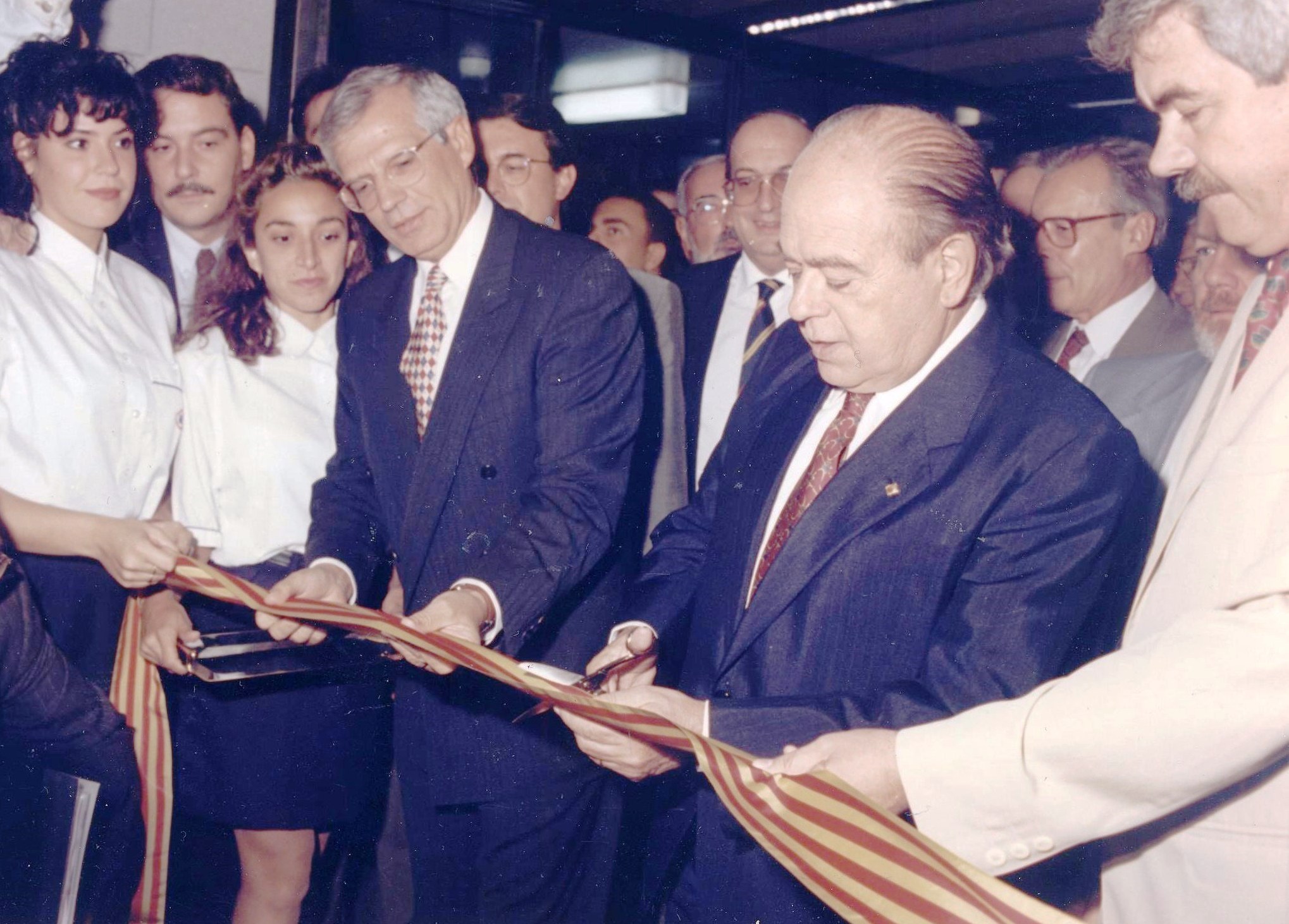 Les autoritats inaugurant la nova linia 2 / Arxiu TMB