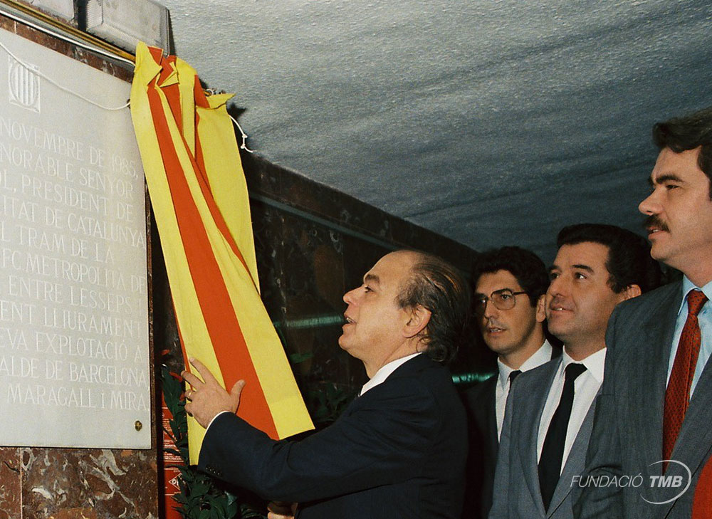 Descoberta de la placa commemorativa de l'ampliació / Arxiu Fundació TMB