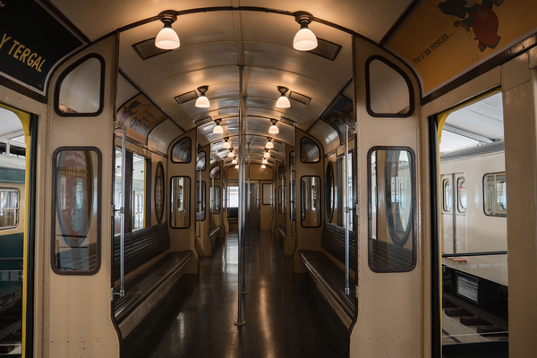 A tots els cotxes s’ha restituït la il·luminació a les zones de passatge i cabina / Font: M. A. Cuartero (TMB)