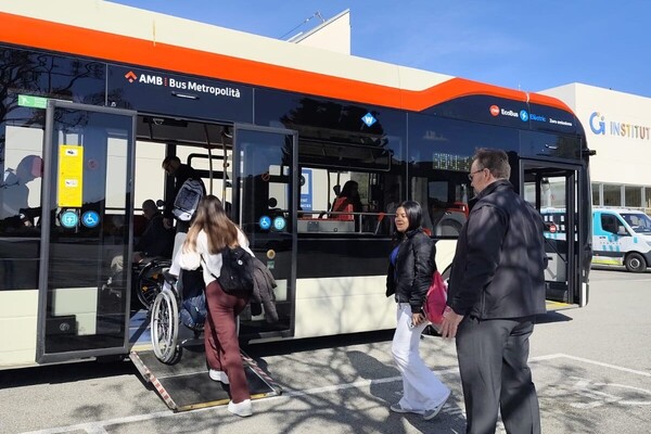 TMB i l'Institut Guttmann celebren 26 anys de col·laboració / Foto: TMB