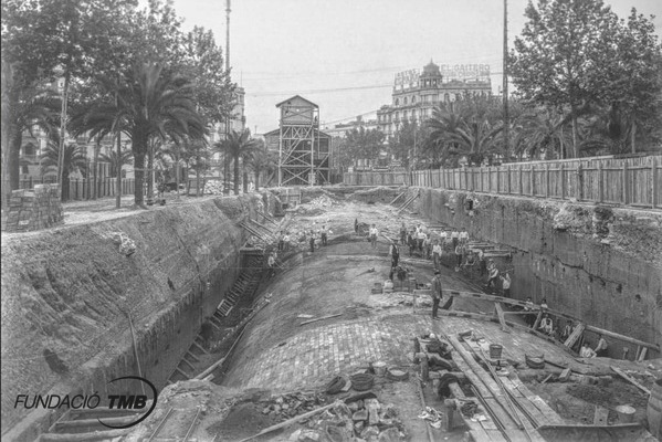 Obres del Gran Metro a plaça Catalunya, 1922 / Foto: Autor desconegut. Arxiu Fundació TMB