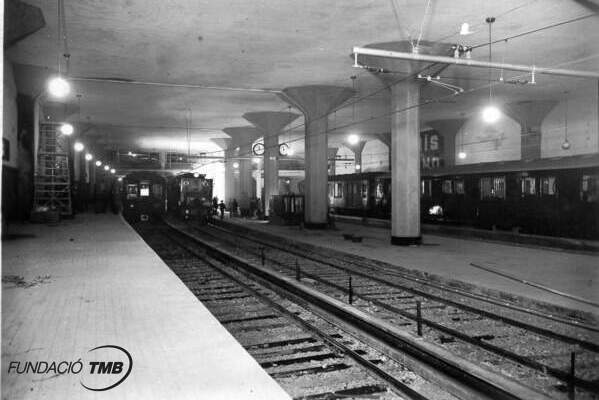 Les vies del Tranversal a l'estació de Catalunya (actual L1) 1932 / Foto: Autor desconegut. Arxiu Fundació TMB
