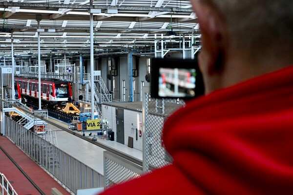 Visites al ZAL durant l'Open barris. /Foto: PEP HERRERO
