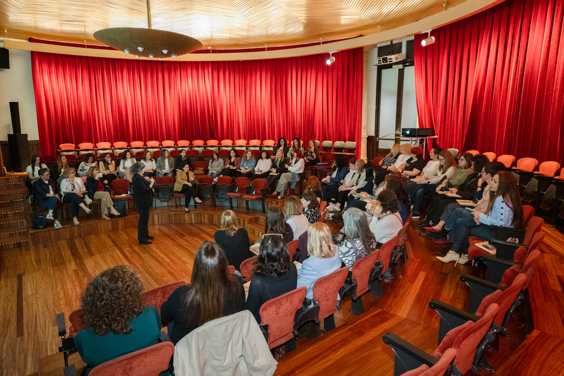 Les participants del segon programa de mentoria de TMB, en un moment de l'acte / Foto: Miguel Ángel Cuartero (TMB)