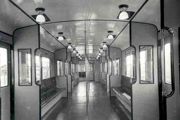 Interior d&rsquo;un tren de la s&egrave;rie 200, 1944. Fotografia de Puig Farran. Font: Arxiu Fundaci&oacute; TMB