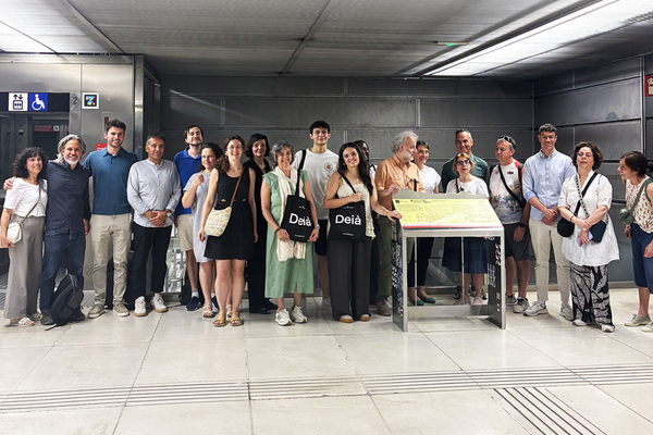 Inauguració del projecte "Acostem Torre Baró" a l'estació de metro de Canyelles / Font: Escola Deià