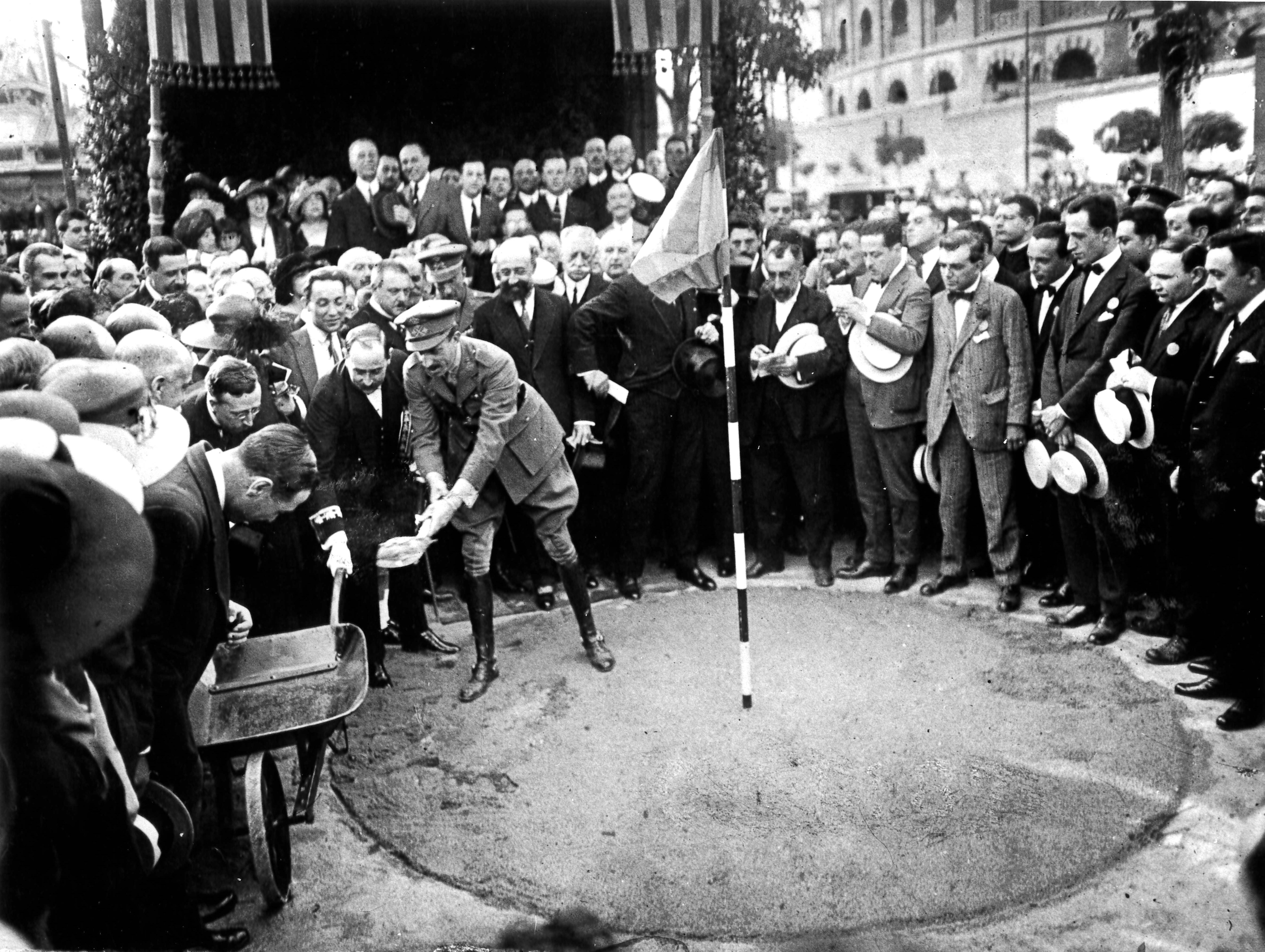 Alfons XIII va inaugurar les obres del Tranversal / Foto Arxiu TMB