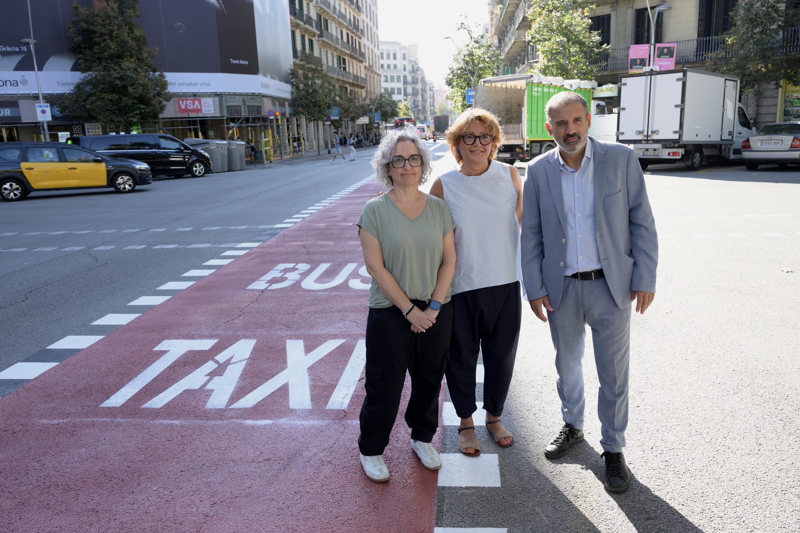 Catifa vermella al carrer Balmes. /Foto: M.A. Cuartero (TMB)