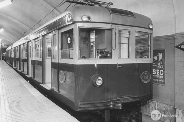  Tren automàtic de la sèrie 600 a l'estació de Vilapicina / Foto: Arxiu TMB