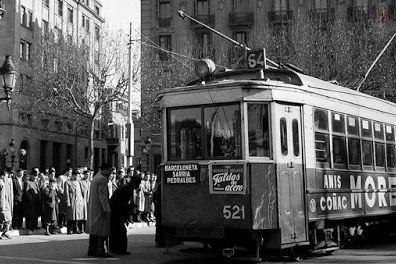 1957 Cotxe 521 a la Plaça Catalunya / Foto: Bloc Barcelofilia