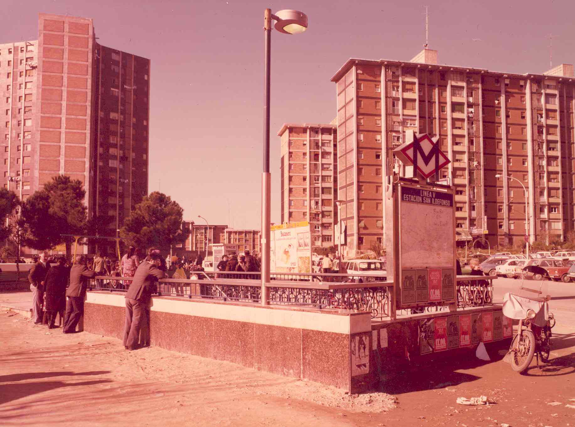 Accés a l'estació de Sant Ildefons l'any 1978 / Foto Arxiu TMB
