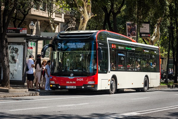 Autobús híbrid a la Diagonal / Foto: Pep Herrero (TMB)