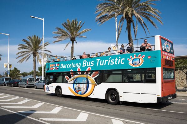 Vehicle del Barcelona Bus Turístic en ruta / Foto: TMB
