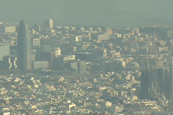 Vista de Barcelona des de Collserola un dia d'alta contaminació / Captura del vídeo de TVE