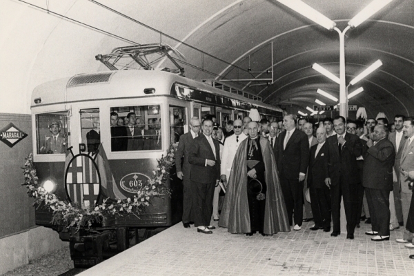 Imatge de la inauguració del primer tram de la línia II (posterior línia 5) de Sagrera a Vilapicina (21.07.1959) / Imatge: arxiu TMB