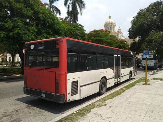 Autobús Mercedes O 405 N2 de TMB en servei a l'Havana / Foto: Josep Ramon Tauste