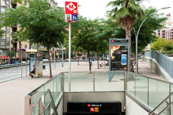 Accés al metro d'Alfons X / Foto: Arxiu TMB