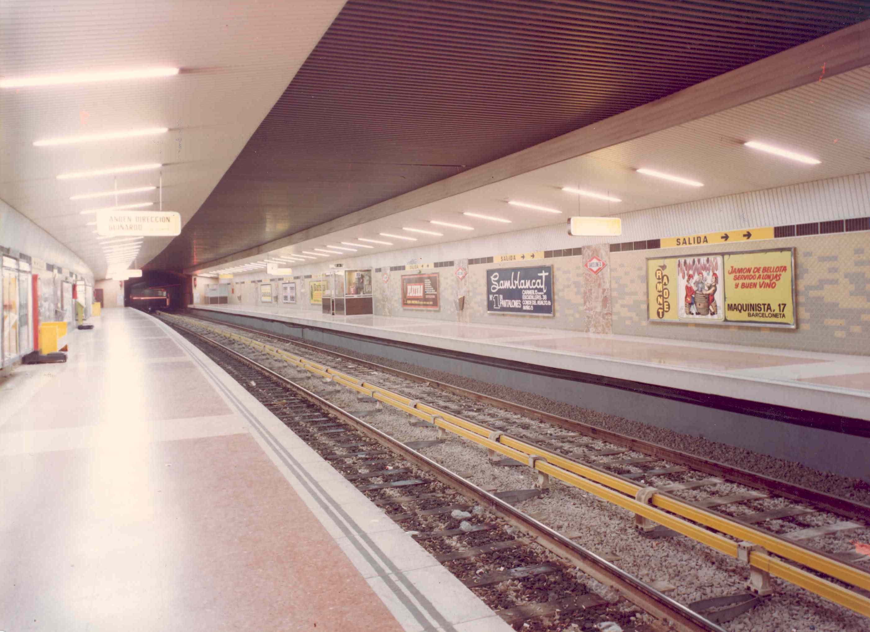 Andana de l'estació (any 1977) / Arxiu TMB