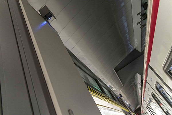 Sensor làser 3D que controla l'espai entre el tren i l'andana / Foto: Miguel Ángel Cuartero (TMB)
