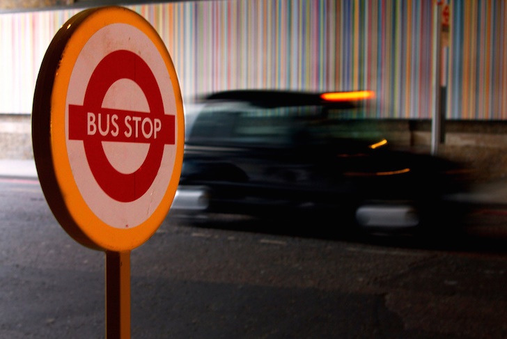 Senyal de parada d'autobús a Londres / Foto: Doug Weller