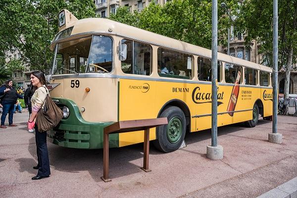 L'autobús Chausson es va poder visitar als Jardinets de Gràcia / Foto: Pep Herrero (TMB) L'autobús Chausson es va poder visitar als Jardinets de Gràcia / Foto: Pep Herrero (TMB)