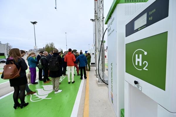 JIVE ha desplegat 298 vehicles d’hidrogen i 20 estacions de recàrrega d'hidrogen en 6 països de la UE / Foto: Miguel Ángel Cuartero (TMB) JIVE ha desplegat 298 vehicles d’hidrogen i 20 estacions de recàrrega d'hidrogen en 6 països de la UE / Foto: Miguel Ángel Cuartero (TMB)