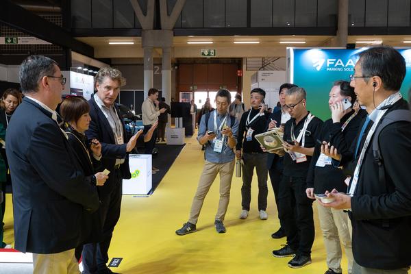 Visites al nostre estand al Tomorrow Mobility / Foto: M. A. Cuartero (TMB) Visites al nostre estand al Tomorrow Mobility / Foto: M. A. Cuartero (TMB)