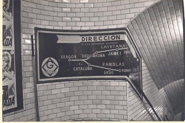 Indicador de l'estació d'Aragó, anys 50 / Foto: Arxiu Fundació TMB