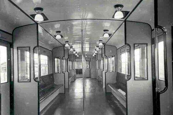 Interior d’un tren de la sèrie 200, 1944. Fotografia de Puig Farran. Font: Arxiu Fundació TMB