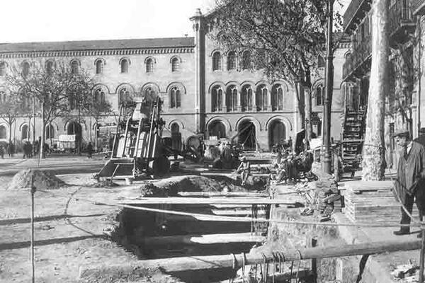 Construcció de l’estació d’Universitat. 1925. Fotografia de Brangulí. Font: Arxiu Fundació TMB