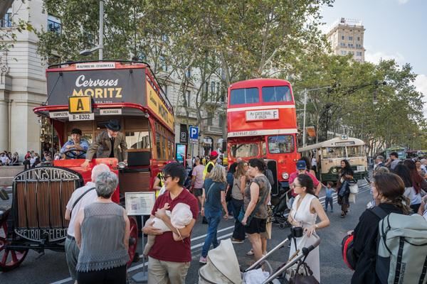 Exhibició d'Autobusos Clàssics a Passeig de Gràcia / Foto: Pep Herrero (TMB)