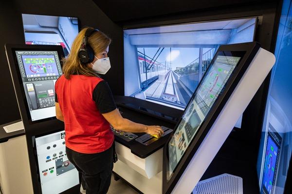 El simulador de conducció ha estat fabricat per l'empresa Alstom / Foto: Pep Herrero (TMB)