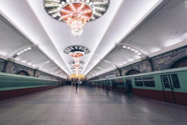Estació del metro de Pyongyang / Foto: Elaine Li: Photographing North Korea