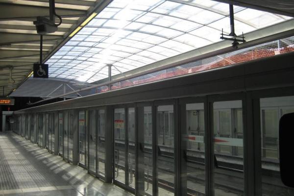 Imatge estació metro amb llum natural / Font: TMB