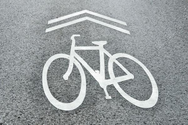 Senyal de prioritat per a bicicletes / Foto: Paul Brennan (Pixabay)