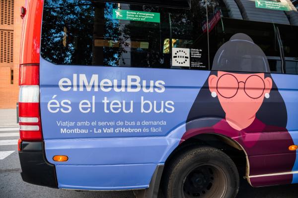 El bus a demanda posat en servei aquest 2022 a Montbau / Foto: Pep Herrero (TMB)