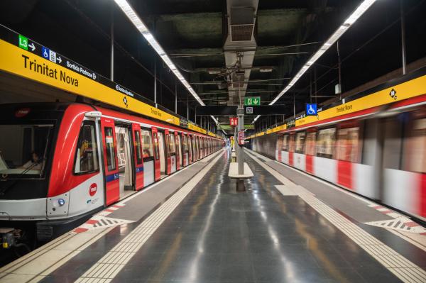 Estació de Trinitat Nova de l'L4 de metro
