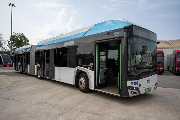El nou bus articulat d'hidrogen de Solaris. /Foto: M.A. CUARTERO (TMB)